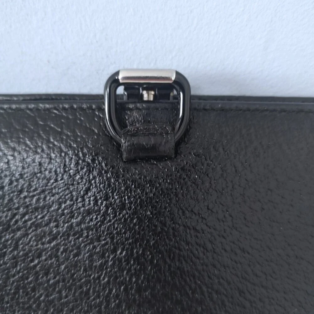 Gucci sleek timeless